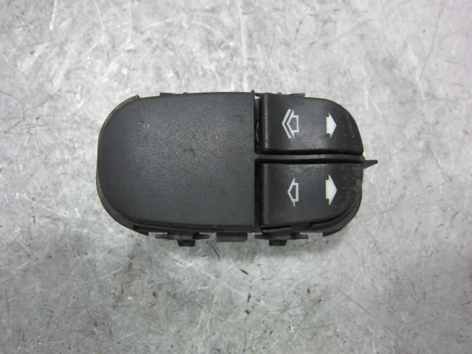 Foto de MANDO ELEVALUNAS DELANTERO IZQUIERDO FORD FOCUS FAMILIAR (CAK) 1.8 TDCi CAT (101 CV / 74 KW) referencia YS4T14529