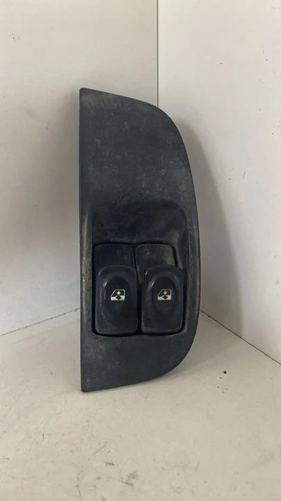Foto de MANDO ELEVALUNAS DELANTERO IZQUIERDO RENAULT MEGANE I COUPE (DA0) referencia 8200181695