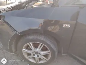 Foto de ALETA DELANTERA IZQUIERDA SEAT IBIZA BERLINA (6J5) 1.4 16V (86 CV / 63 KW) referencia 6J0821021D