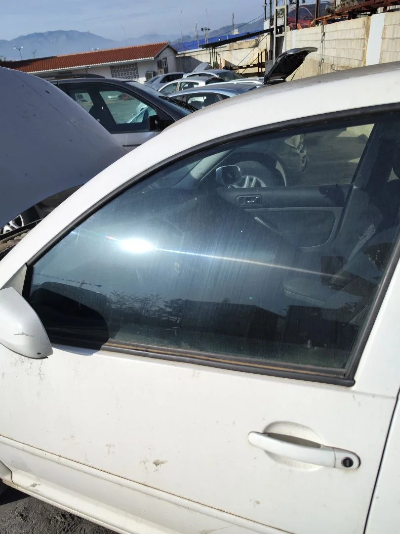 Foto de LUNA DELANTERA IZQUIERDA VOLKSWAGEN GOLF IV BERLINA (1J1)(10.1997) 2.0 (116 CV / 85 KW)