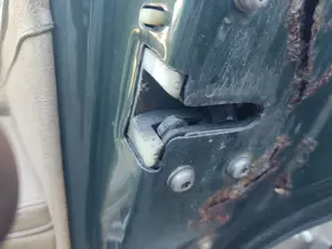 Foto de CERRADURA PUERTA TRASERA DERECHA JAGUAR XJ 4.0 CAT (222 CV / 163 KW)