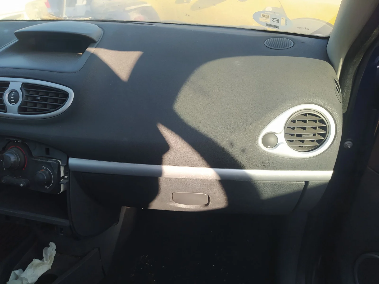 Foto de GUANTERA RENAULT CLIO III 1.5 dCi Diesel CAT (86 CV / 63 KW)