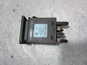 Foto de INTERRUPTOR VOLKSWAGEN GOLF IV BERLINA (1J1)(10.1997) 1.6 16V (105 CV / 77 KW) referencia 1J0959621C foto 2