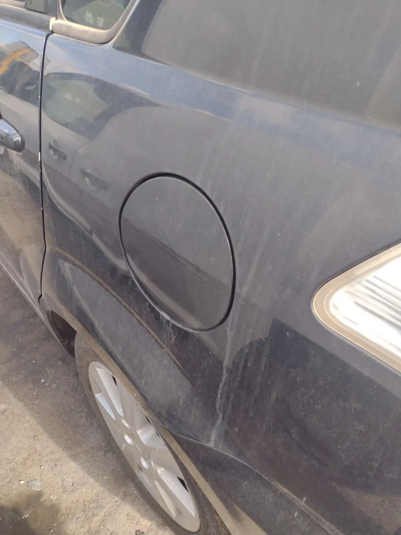 Foto de TAPA EXTERIOR COMBUSTIBLE TOYOTA COROLLA VERSO (R1) 2.2 Turbodiesel CAT (136 CV / 100 KW)