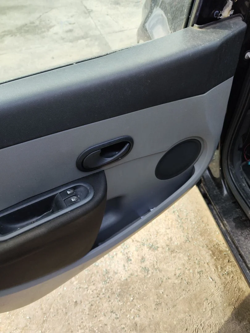 Foto de ELEVALUNAS DELANTERO IZQUIERDO RENAULT CLIO III 1.2 16V (75 CV / 55 KW)