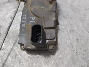 Foto de CERRADURA PUERTA TRASERA DERECHA OPEL ZAFIRA B 1.7 16V CDTI (110 CV / 81 KW) referencia 13210738 foto 3