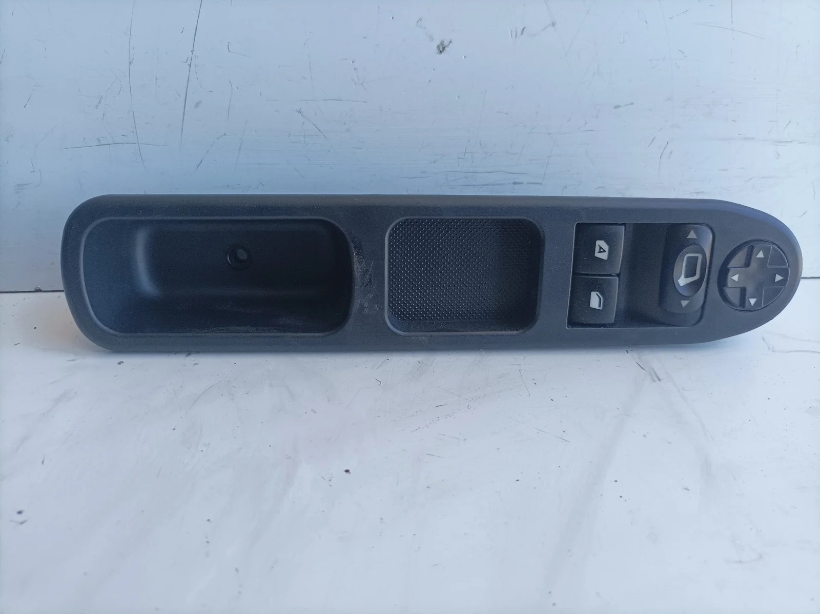 Foto de MANDO ELEVALUNAS DELANTERO IZQUIERDO RENAULT TWINGO I (C06) 1.2 (54 CV / 40 KW)
