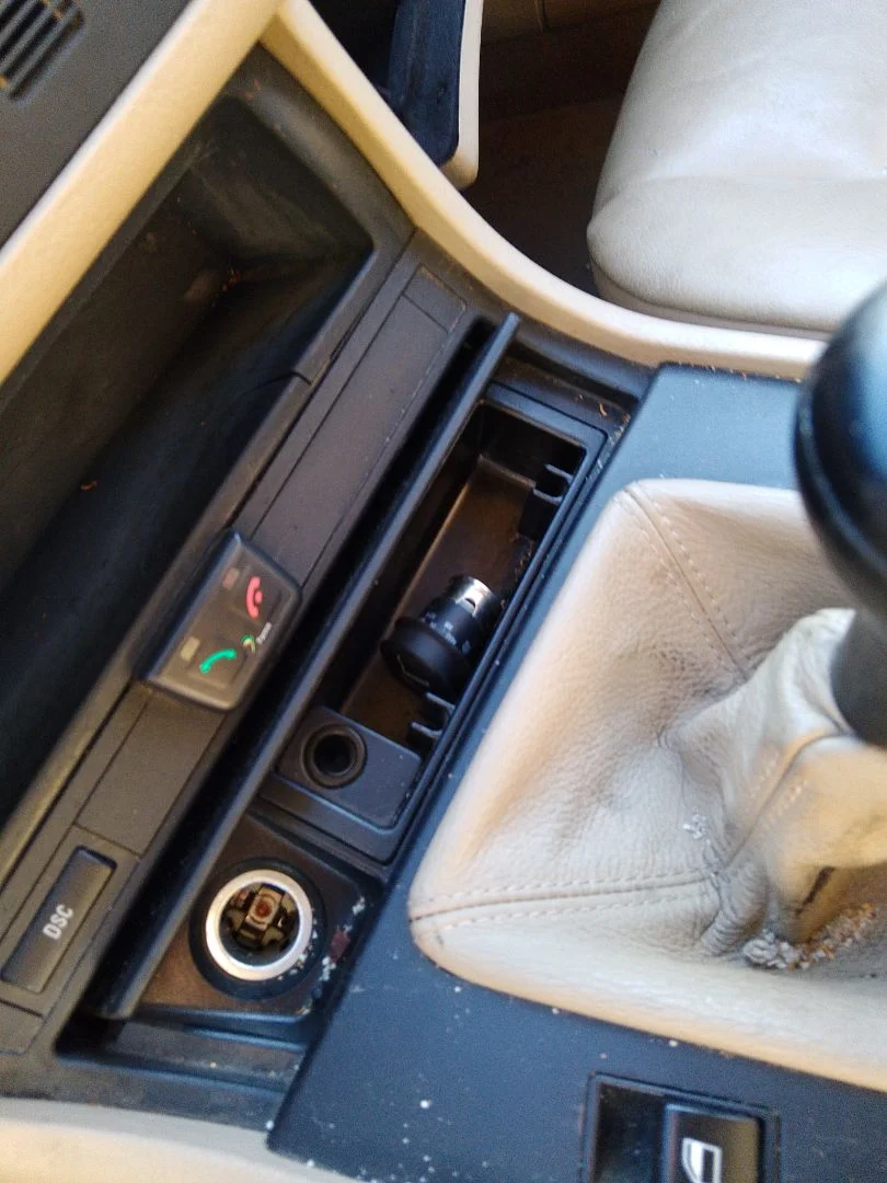 Foto de CENICERO BMW SERIE 3 BERLINA (E46) 1.9 CAT (118 CV / 87 KW) referencia 51168208722