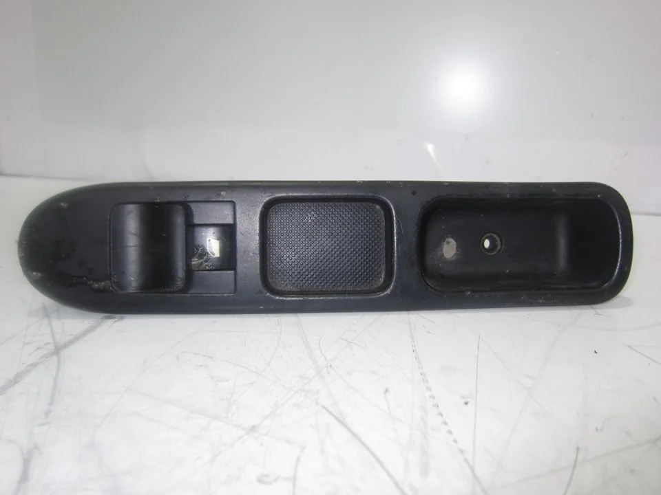 Foto de MANDO ELEVALUNAS TRASERO DERECHO PEUGEOT 307 BREAK/ SW (S2) referencia 53269709