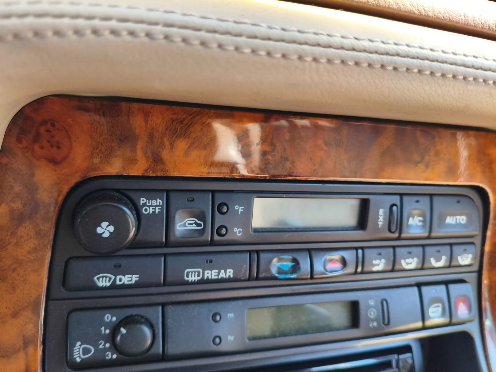 Foto de MANDO CALEFACCION / AIRE ACONDICIONADO JAGUAR XJ 3.2 CAT (211 CV / 155 KW)