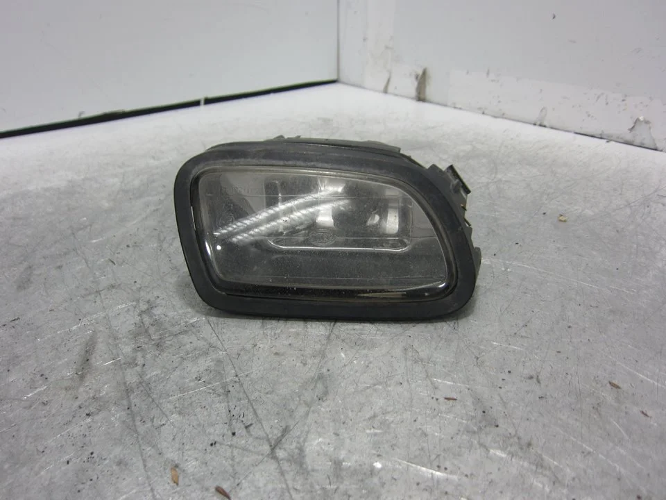Foto de FARO ANTINIEBLA DERECHO JAGUAR XJ 4.0 CAT (320 CV / 235 KW) referencia 1NA23601002