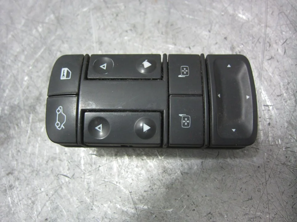 Foto de MANDO MULTIFUNCION OPEL VECTRA C BERLINA 2.0 DTI (101 CV / 74 KW) referencia 09185952
