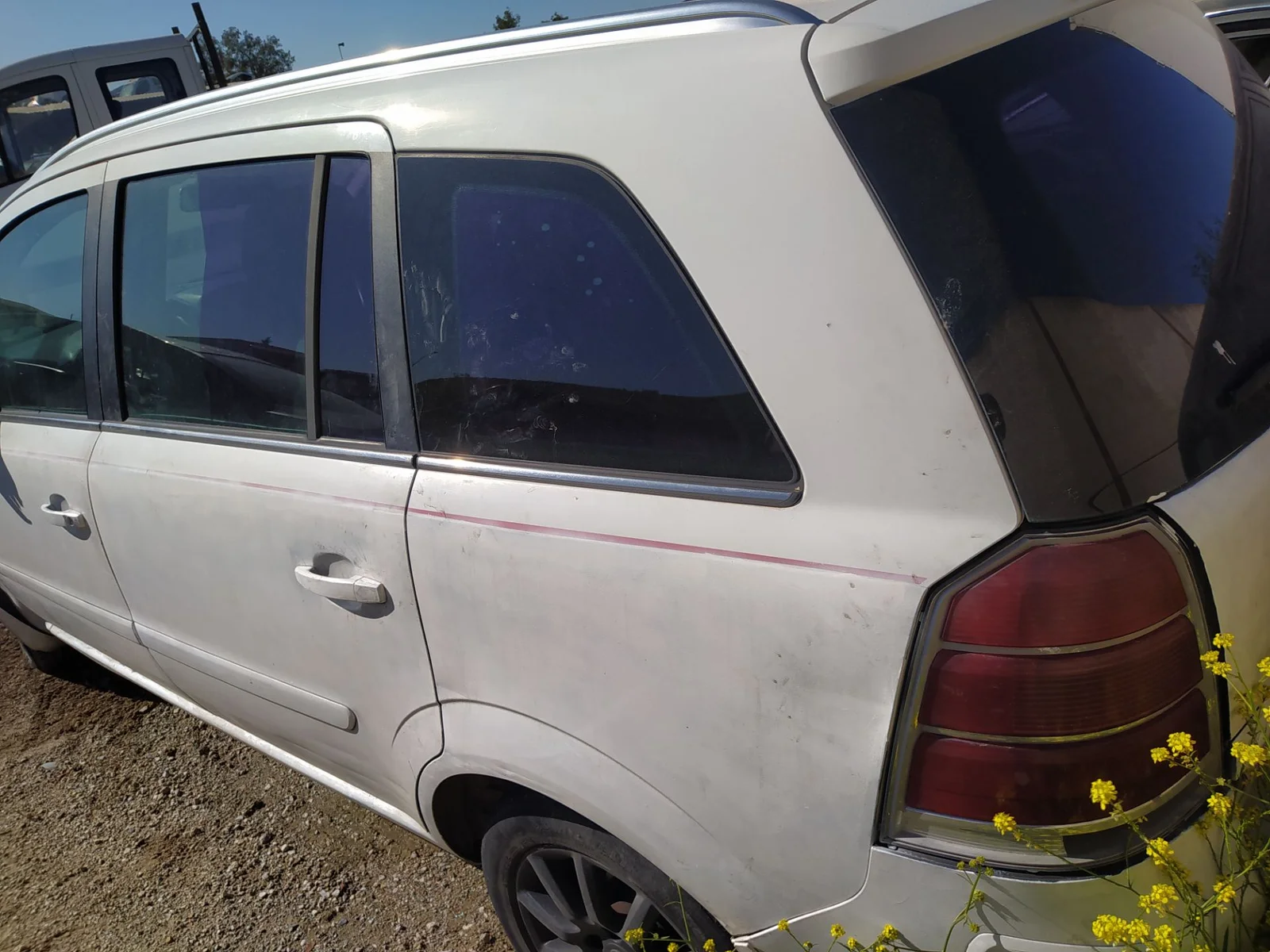 Foto de LUNA TRASERA IZQUIERDA OPEL ZAFIRA B 1.9 CDTI (120 CV / 88 KW) referencia 93184337