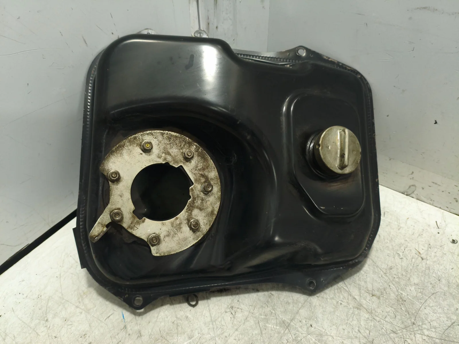 Foto de DEPOSITO GASOLINA HONDA FES /SH /SES /DYLAN /PS 125 125 cm3 - 10 kW G-CAT (14 CV / 10 KW)