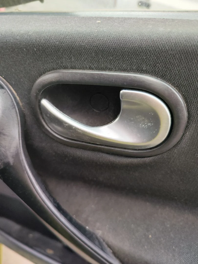 Foto de MANETA INTERIOR DELANTERA DERECHA RENAULT MEGANE II BERLINA 5P 1.6 CAT (113 CV / 83 KW)
