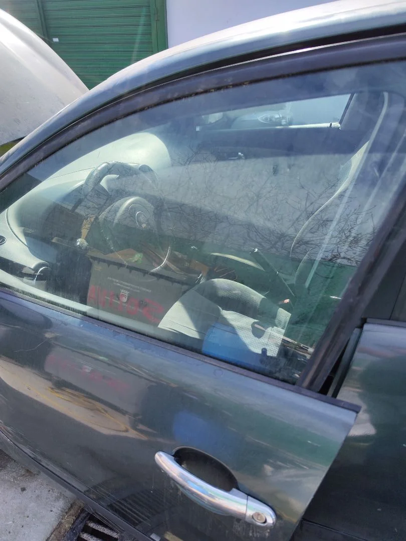 Foto de LUNA DELANTERA IZQUIERDA SEAT IBIZA (6L1) 1.9 TDI (101 CV / 74 KW) referencia 6L4845201
