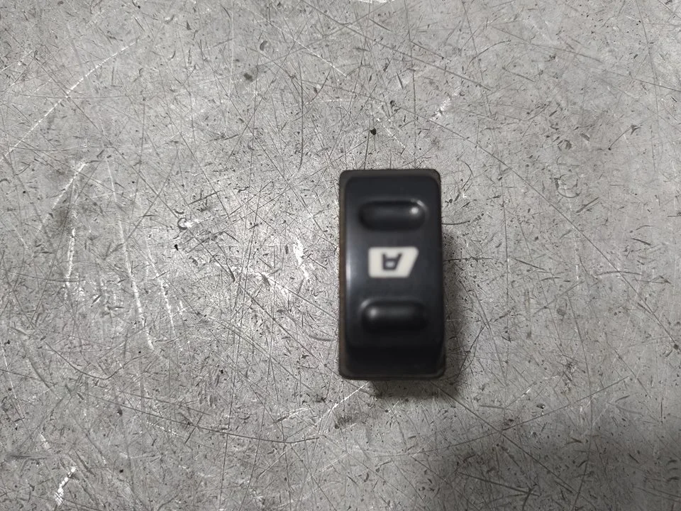 Foto de MANDO ELEVALUNAS DELANTERO DERECHO CITROEN XSARA BERLINA 2.0 HDi CAT (RHY / DW10TD) (90 CV / 66 KW) referencia 22681