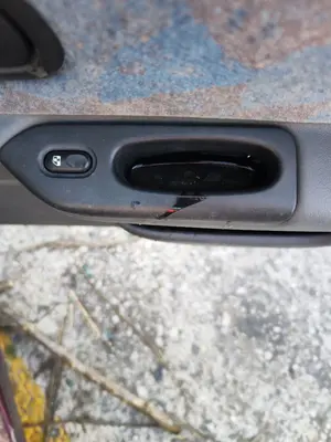 Foto de MANDO ELEVALUNAS TRASERO DERECHO RENAULT LAGUNA (B56) 2.0  (113 CV / 83 KW)