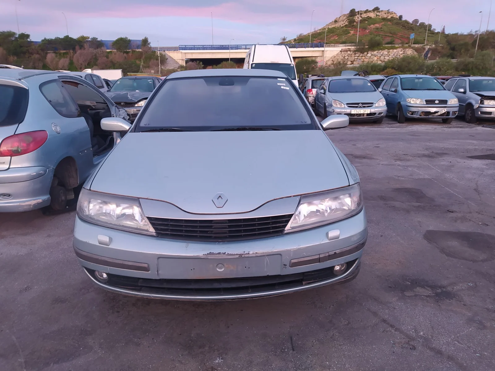 Foto de REFUERZO PARAGOLPES DELANTERO RENAULT LAGUNA II (BG0) 2.2 dCi Turbodiesel (150 CV / 110 KW)