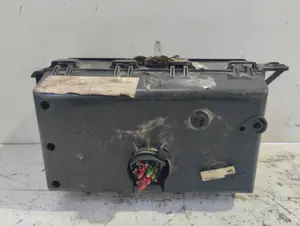 Foto de CAJA RELES / FUSIBLES FORD FOCUS BERLINA (CAK) 1.8 TDCi Turbodiesel CAT (116 CV / 85 KW) referencia 518276100 foto 3