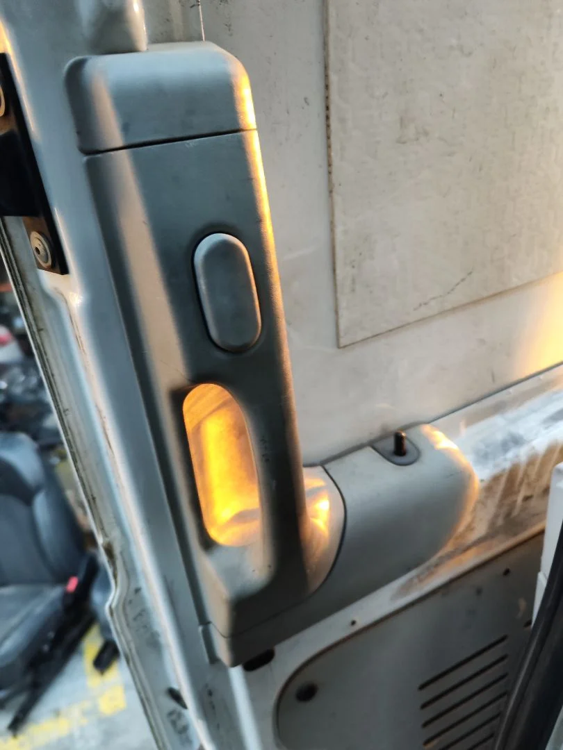 Foto de MANETA INTERIOR TRASERA DERECHA MERCEDES-BENZ VITO FURGÓN (639) 2.1 CDI CAT (109 CV / 80 KW)