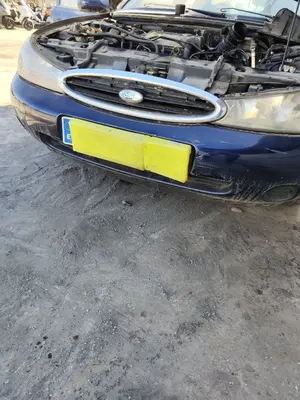Foto de PARAGOLPES DELANTERO FORD MONDEO BERLINA (GD) 1.8 Turbodiesel CAT (90 CV / 66 KW)