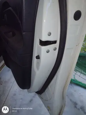 Foto de CERRADURA PUERTA DELANTERA DERECHA KIA RIO (UB) 1.2 CAT (86 CV / 63 KW)