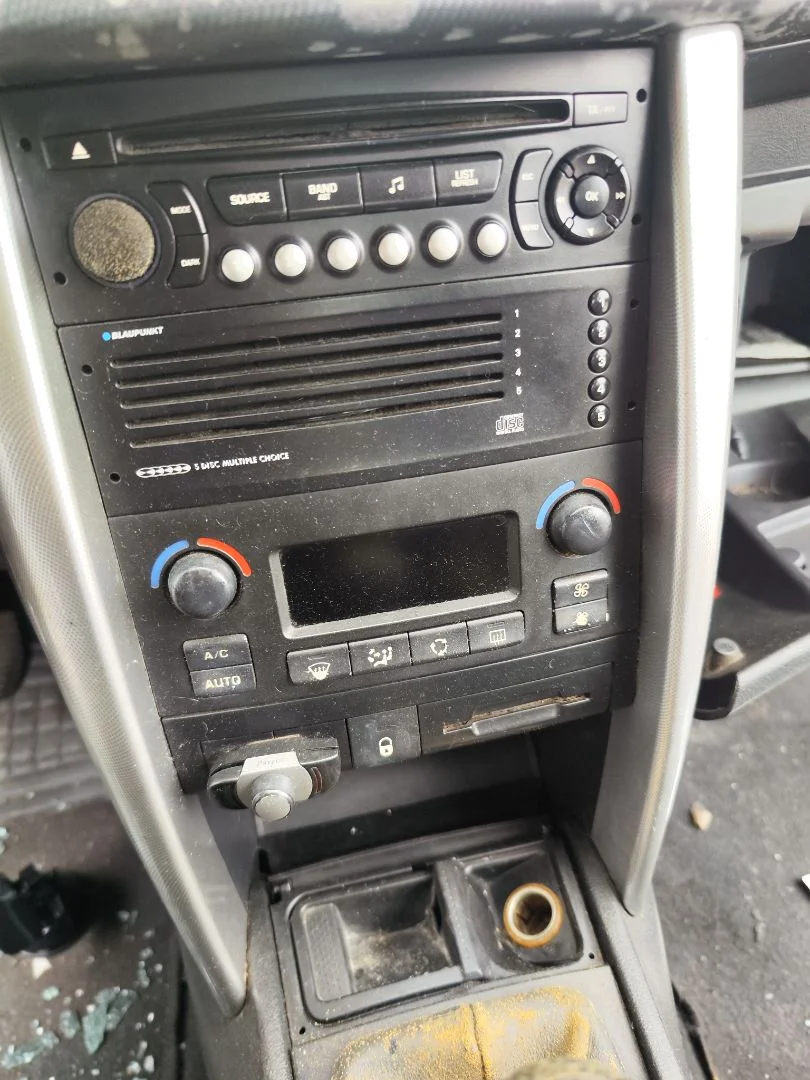 Foto de SISTEMA AUDIO / RADIO CD PEUGEOT 207 1.4 16V CAT (KFU / ET3J4) (88 CV / 65 KW)