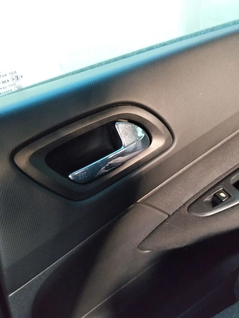 Foto de MANETA INTERIOR TRASERA DERECHA PEUGEOT 308 SW 1.6 HDi FAP CAT (9HZ / DV6TED4) (109 CV / 80 KW)
