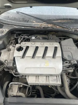 Foto de TAPA MOTOR RENAULT LAGUNA II (BG0) 2.0  (135 CV / 99 KW)