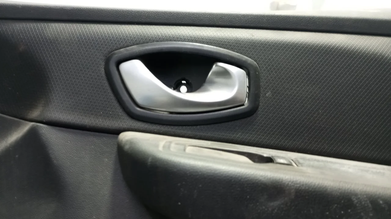 Foto de MANETA INTERIOR DELANTERA DERECHA RENAULT CLIO IV GRANDTOUR 0.9 Energy (90 CV / 66 KW) referencia 826720001R