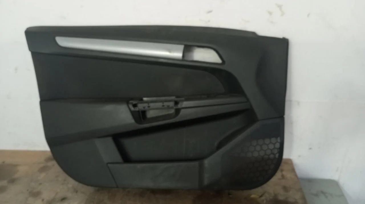 Foto de GUARNECIDO PUERTA DELANTERA IZQUIERDA OPEL ASTRA H GTC 1.7 16V CDTI (110 CV / 81 KW) referencia 13153881