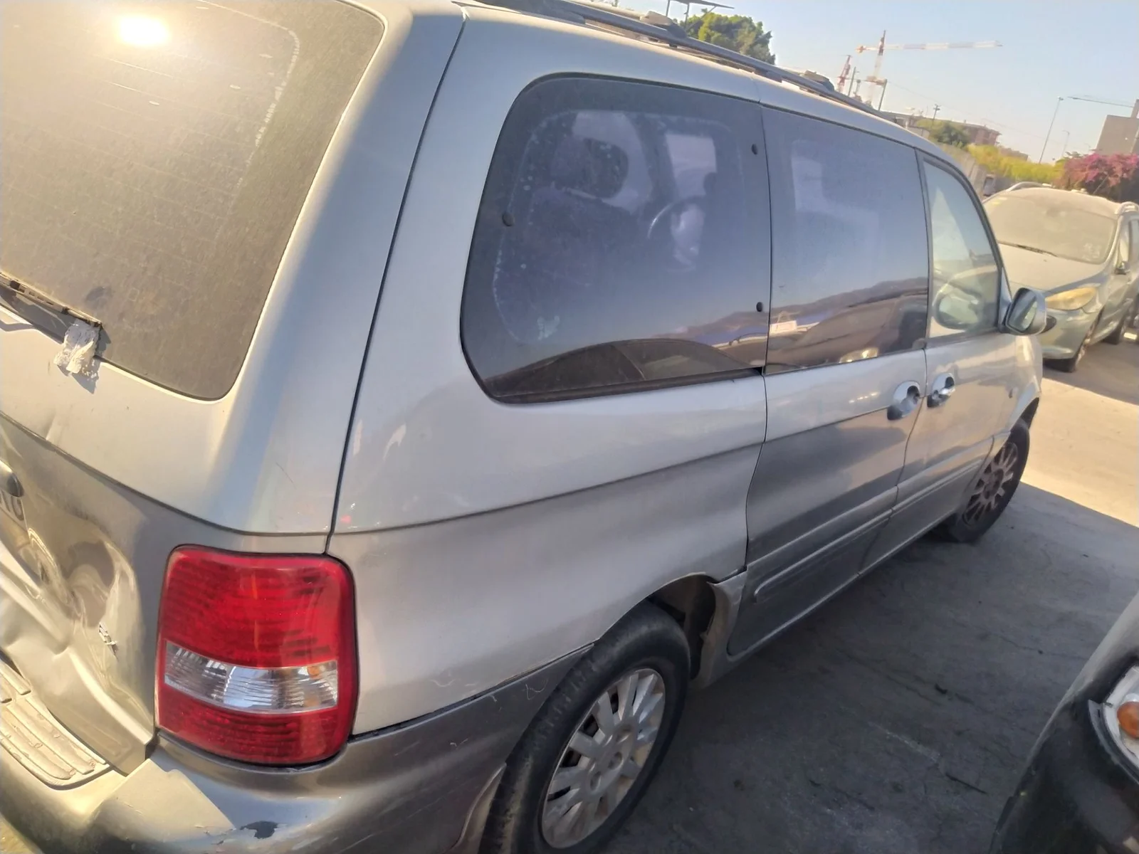 Foto de PUERTA TRASERA DERECHA KIA CARNIVAL II (FL) 2.9 CRDi CAT (144 CV / 106 KW) referencia 0K54A72020D