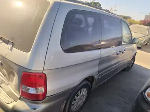 Foto de PUERTA TRASERA DERECHA KIA CARNIVAL II (FL) 2.9 CRDi CAT (144 CV / 106 KW) referencia 0K54A72020D