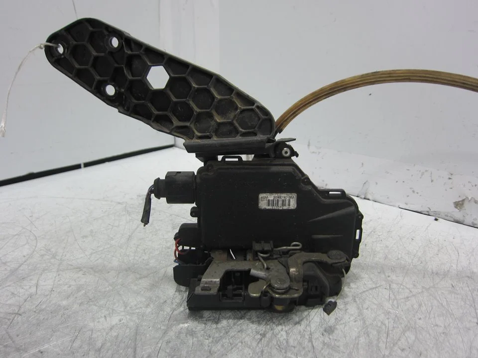 Foto de CERRADURA PUERTA TRASERA IZQUIERDA SEAT TOLEDO (1M2) referencia 3B4839015M