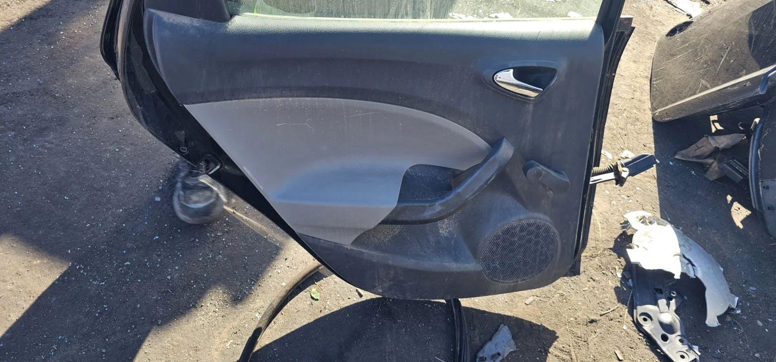 Foto de GUARNECIDO PUERTA TRASERA IZQUIERDA SEAT IBIZA BERLINA (6J5) 1.4 16V (86 CV / 63 KW)