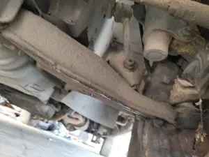 Foto de BRAZO SUSPENSION DELANTERO IZQUIERDO NISSAN VANETTE CARGO 2.3 Diesel (75 CV / 55 KW)