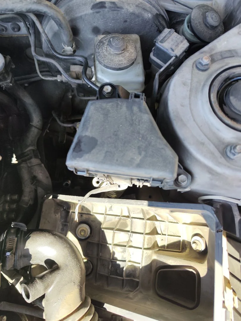Foto de CAJA RELES / FUSIBLES TOYOTA COROLLA (E11) 2.0 Turbodiesel CAT (90 CV / 66 KW)