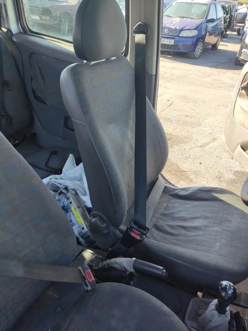 Foto de CINTURON SEGURIDAD DELANTERO IZQUIERDO OPEL COMBO (CORSA C) 1.7 16V DI CAT (Y 17 DTL / LK8) (65 CV / 48 KW)