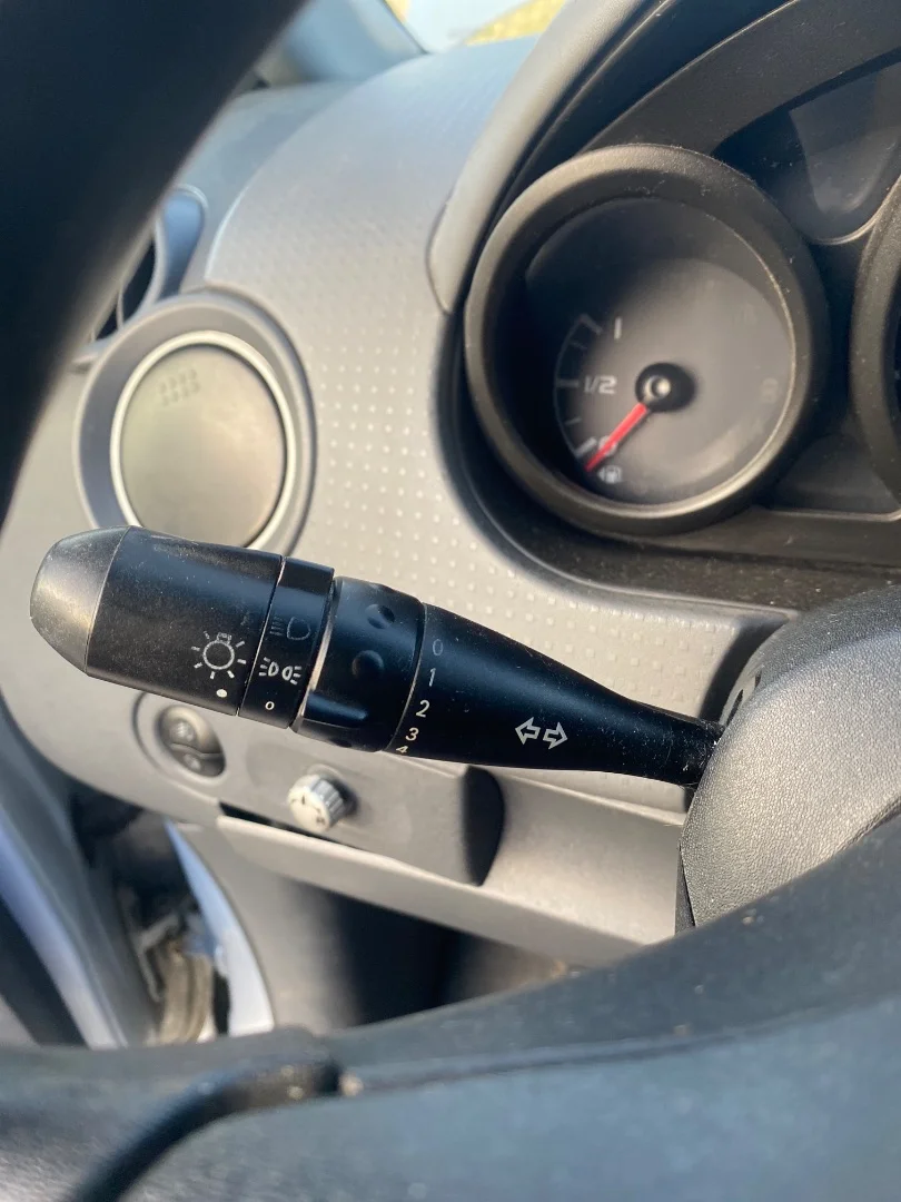 Foto de MANDO MULTIFUNCION MITSUBISHI COLT CZ3 BERL. 5 (Z30A) 1.3 CAT (95 CV / 70 KW)