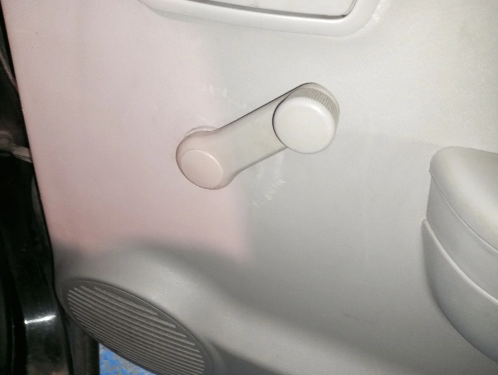Foto de MANETA ELEVALUNAS TRASERA DERECHA KIA PICANTO (SA) 1.1 CAT (65 CV / 48 KW) referencia 14360138