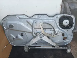 Foto de ELEVALUNAS DELANTERO IZQUIERDO OPEL CORSA C 1.2 16V CAT (Z 12 XE / LW4) (75 CV / 55 KW) referencia 4M51B203A29BE foto 4