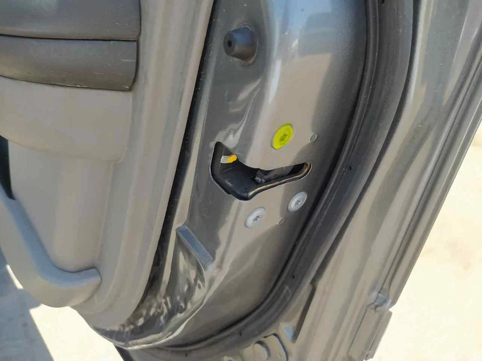 Foto de CERRADURA PUERTA DELANTERA DERECHA NISSAN X-TRAIL (T30) 2.2 16V Turbodiesel CAT (114 CV / 84 KW) referencia 80552AA200
