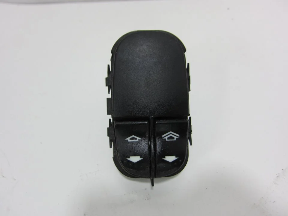 Foto de MANDO ELEVALUNAS DELANTERO IZQUIERDO FORD FOCUS BERLINA (CAK) 1.8 16V CAT (116 CV / 85 KW) referencia YS4T14529AA