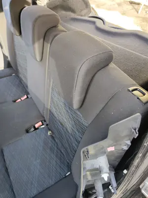 Foto de ASIENTO TRASERO MEDIO RENAULT CLIO III 1.2 16V (75 CV / 55 KW) foto 3