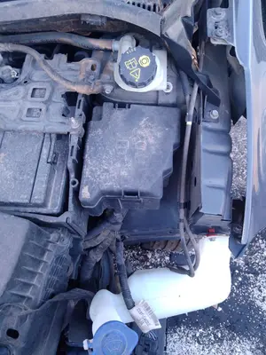 Foto de CAJA RELES / FUSIBLES FORD FIESTA (CNN) 1.5 TDCi CAT (75 CV / 55 KW)