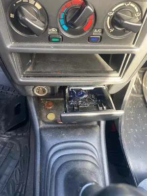 Foto de CENICERO NISSAN ALMERA (N15) 2.0 Diesel (75 CV / 55 KW)