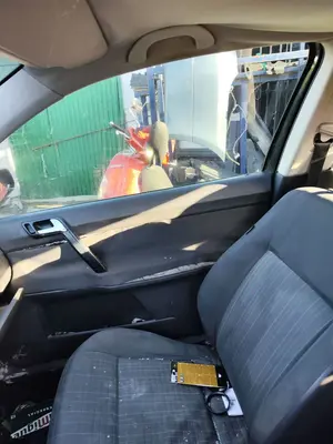 Foto de GOMAS CONTORNO PUERTA VOLKSWAGEN POLO IV (9N3) 1.9 TDI (101 CV / 74 KW)