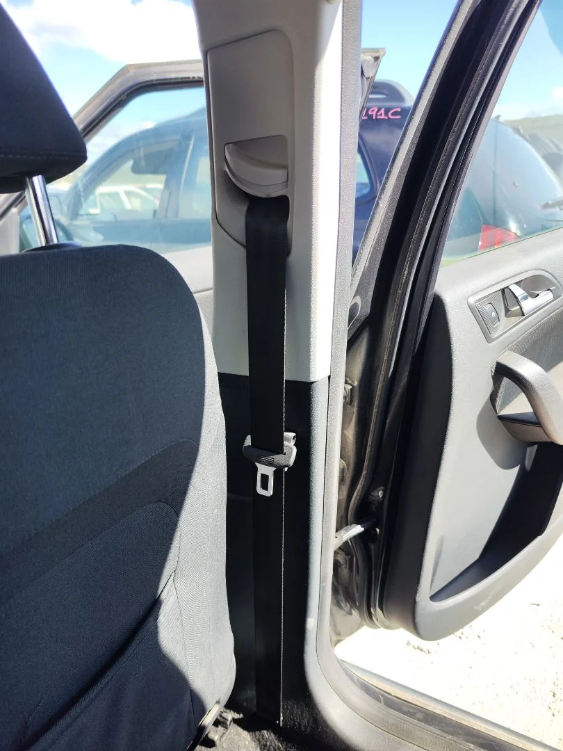 Foto de CINTURON SEGURIDAD DELANTERO DERECHO SKODA YETI (5L)(2009) 2.0 TDI (110 CV / 81 KW) referencia 5L1857702D