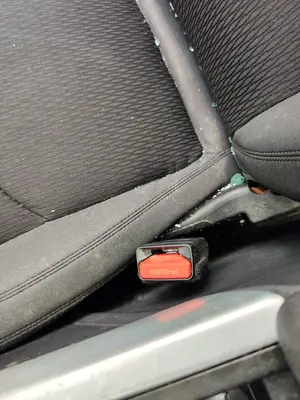 Foto de ENGANCHE CINTURON DELANTERO DERECHO LAND ROVER RANGE ROVER EVOQUE 2.0 Td4 CAT (150 CV / 110 KW) referencia EVB50094